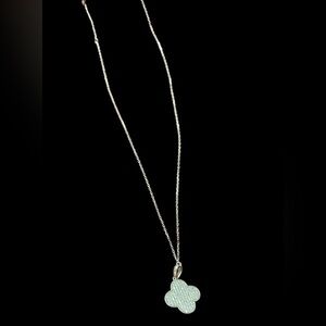 Elegant silver Clover Pendant Necklace